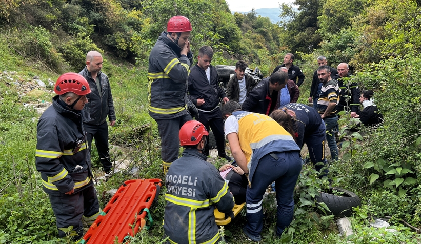 Kontrolden çıkan otomobil 150 metrelik uçuruma yuvarlandı: 2 yaralı