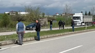 Köpeğe çarpmamak için kaza yaptı: