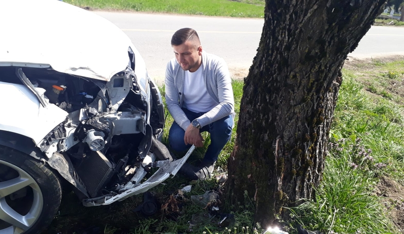 Köpeğe çarpmamak için kaza yaptı