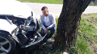 Köpeğe çarpmamak için kaza yaptı