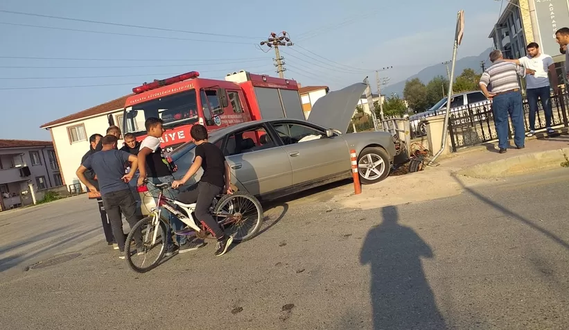 Köprüye çarptı