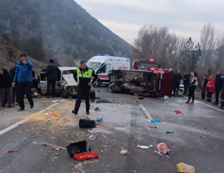 Korkunç kaza: 3 ölü, 3 yaralı