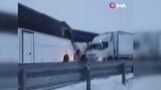 Korkunç kaza kamerada: 2 ölü, 8 yaralı