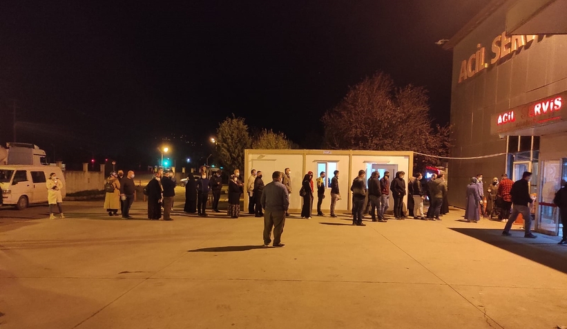 Korona testi için kuyruk oluştu