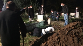 Koronadan ölen Akyazılı veteriner gece toprağa verildi