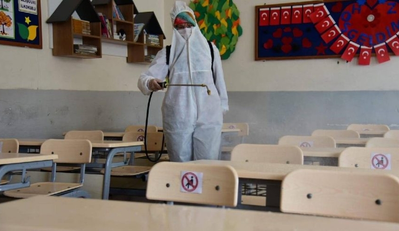 Koronavirüs iki okulu kapattırdı