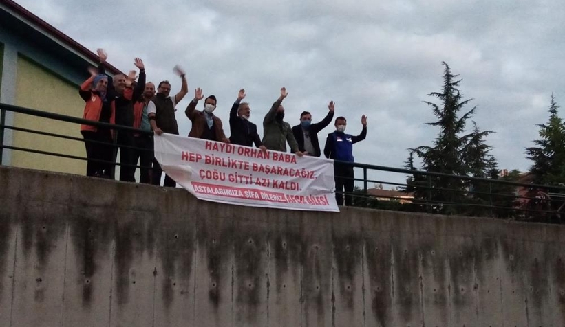 Koronaya yakalanan doktora pankart açarak moral oldular