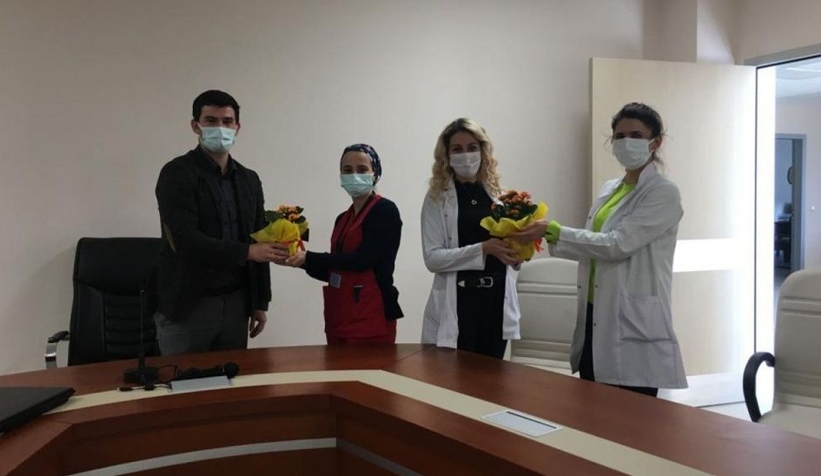 Koronayı yenen hemşireler göreve döndü