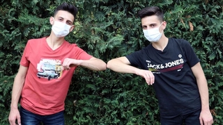 Koronayı yenen ikizler yaşadıklarını anlattı