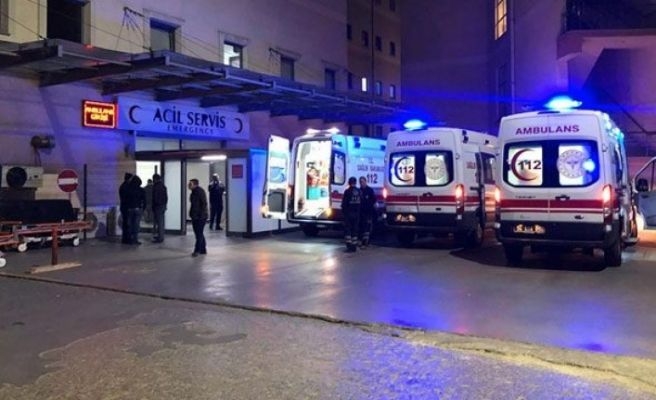 Korucuk yolunda otomobil direğe çarptı