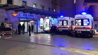 Korucuk yolunda otomobil direğe çarptı