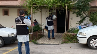 Kötü koku ihbarının yapıldığı evde ölü bulundu