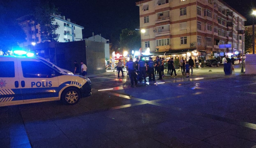 Kovaladığı genci kentin göbeğinde bıçakladı