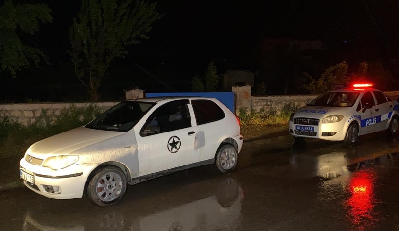 Kovalamacada yakalanan iki kişilik araçtan 6 kişi çıktı