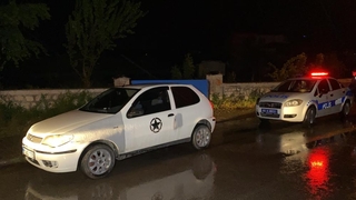 Kovalamacada yakalanan iki kişilik araçtan 6 kişi çıktı