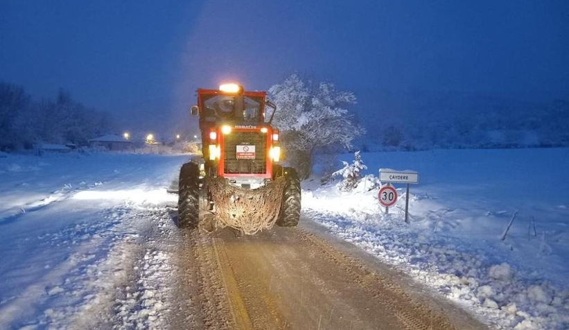 Köy yolları kardan kapandı