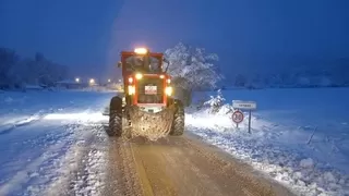 Köy yolları kardan kapandı