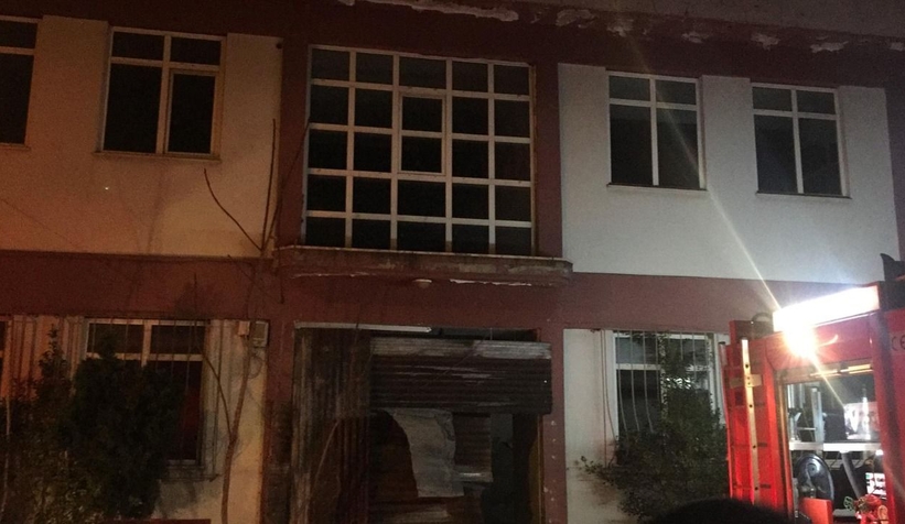 Kullanılmayan okul binasında yangın çıktı