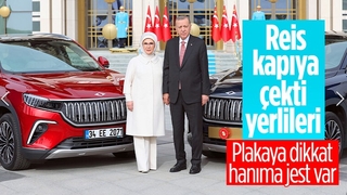 Külliye'ye çekilen Togg'lar Cumhurbaşkanı Erdoğan'a teslim edildi