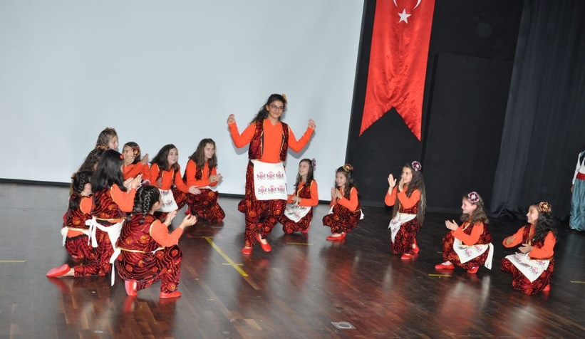 Kültürlerin Kardeşliği Halk Oyunları Şöleni