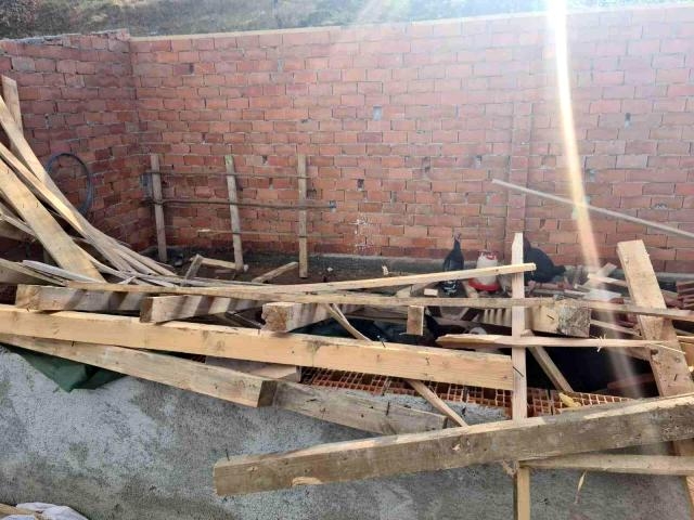 Kümes inşaatının çatısı çöktü: 1 ölü