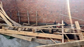 Kümes inşaatının çatısı çöktü: 1 ölü