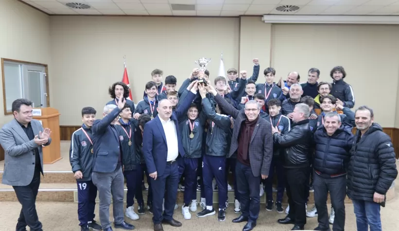 Kupayı Başkan Fevzi Kılıç'tan aldılar