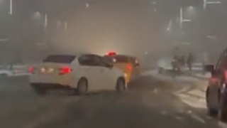 Kampüs yolunda karda drift yaptılar