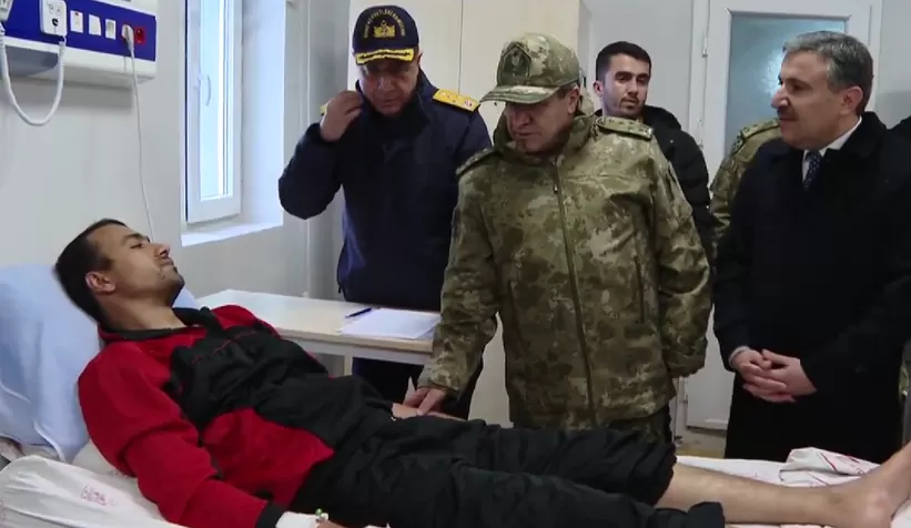 Kuvvet komutanları yaralı askerleri ziyaret etti