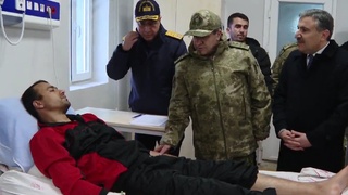 Kuvvet komutanları yaralı askerleri ziyaret etti