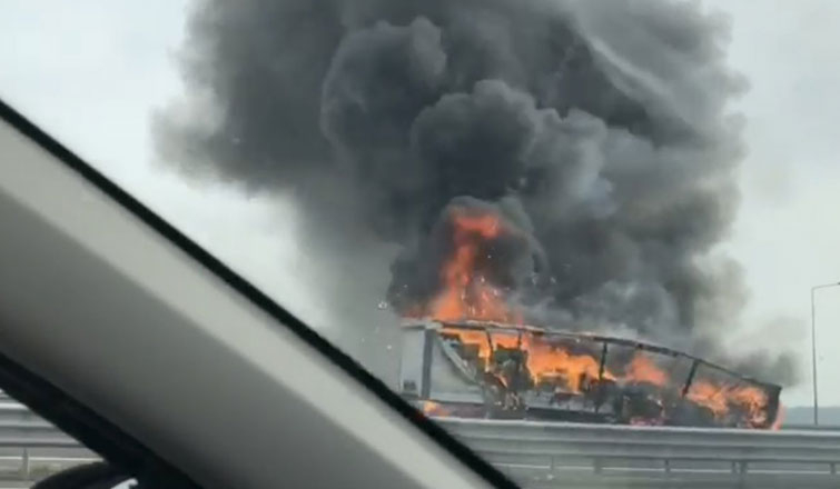Kuzey Marmara Otoyolu'nda tır, alevler içinde yandı