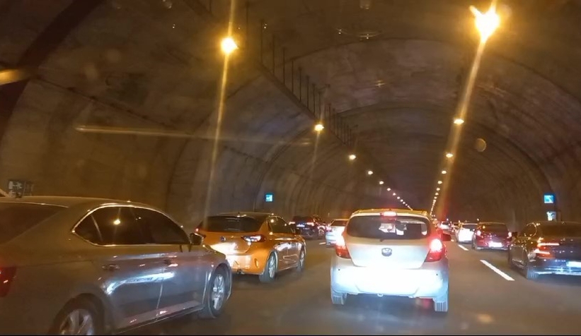 Kuzey Marmara Otoyolu'nda yaşanan kaza trafiği felç etti