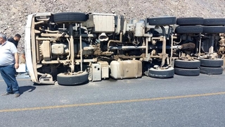 Kuzey Marmara Otoyolu’nda kamyon devrildi