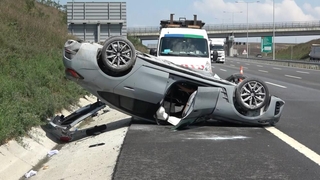 Kuzey Marmara Otoyolu’nda lüks araç takla attı