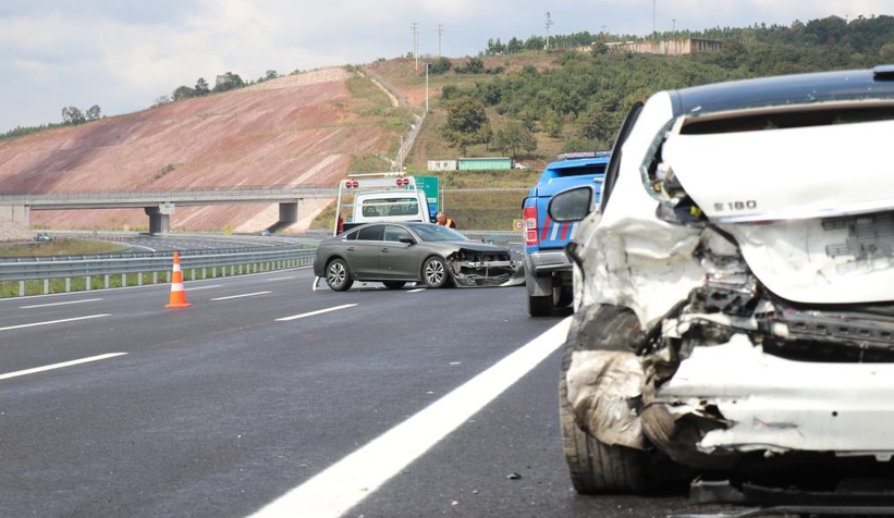 Kuzey Marmara Otoyolunda zincirleme kaza: 2 yaralı