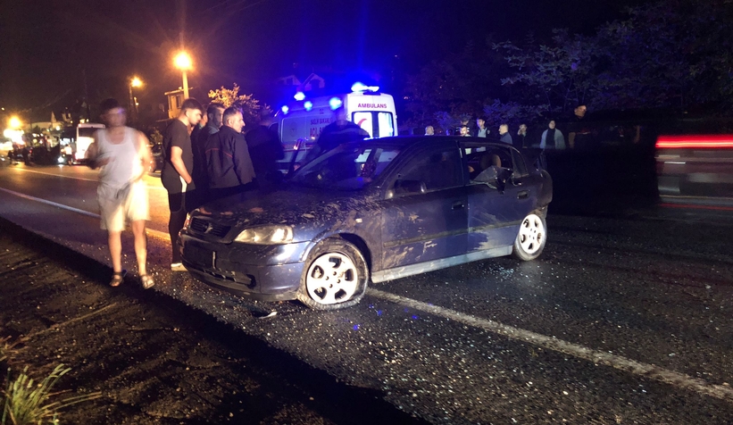 Lastiği patlayan otomobil kaza yaptı: 1 yaralı