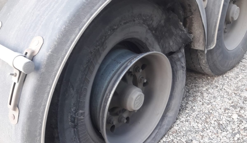 Lastik bomba gibi patladı