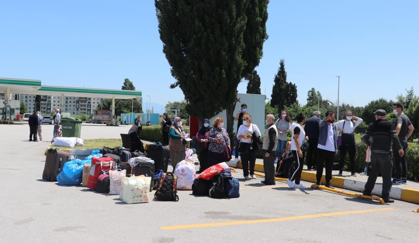 Lastik patladı yalanı ile 24 yolcuyu TEM’de terk etti