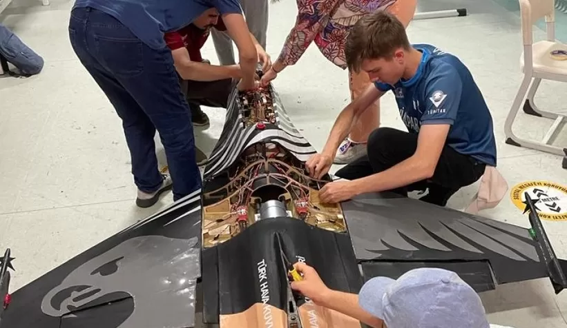 lise öğrencileri otonom fırlatma koltuklu F-16 üretti