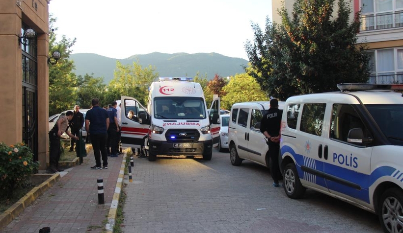 Liseli genç kanlar içinde ölü bulundu