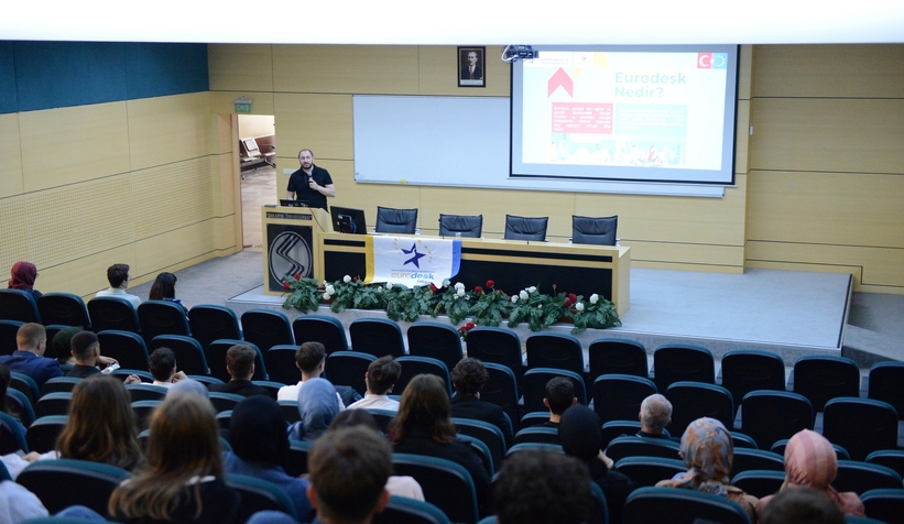 Liseli öğrencilere değişim ve seyahat programları tanıtıldı