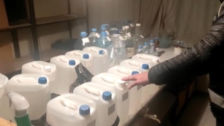 Litrelerce kaçak alkol ele geçirildi