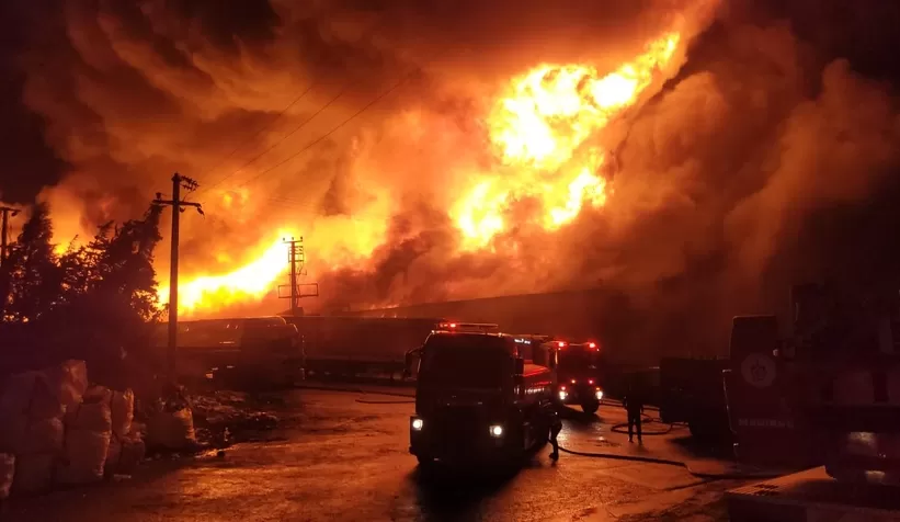 Lojistik fabrikasında büyük yangın