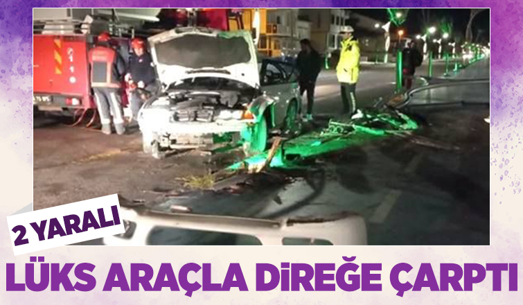 Lüks araç direğe çarptı: 2 yaralı