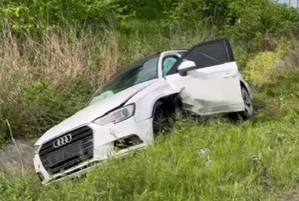 Lüks araç kaza yaptı: 1 yaralı