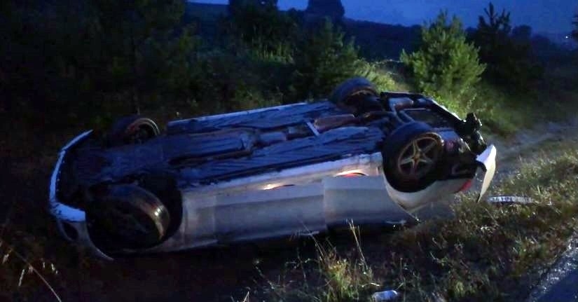 Lüks otomobil takla attı: 3 yaralı