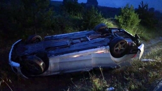 Lüks otomobil takla attı: 3 yaralı