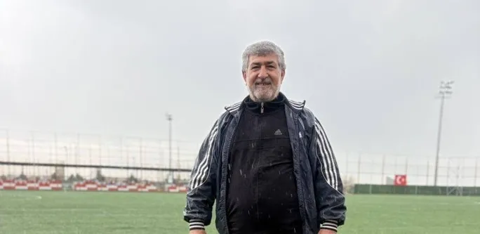 Maç sırasında kalp krizi geçiren antrenör yaşamını yitirdi