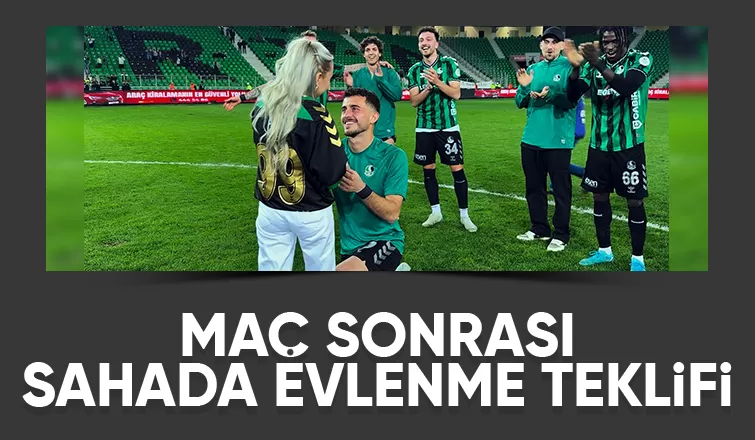 Maç sonu sahada evlilik teklifi