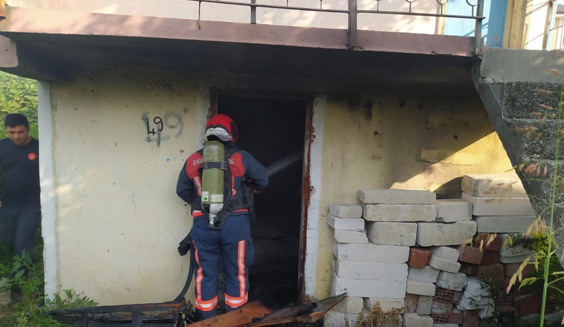 Madde bağımlısı evi ateşe verdi
